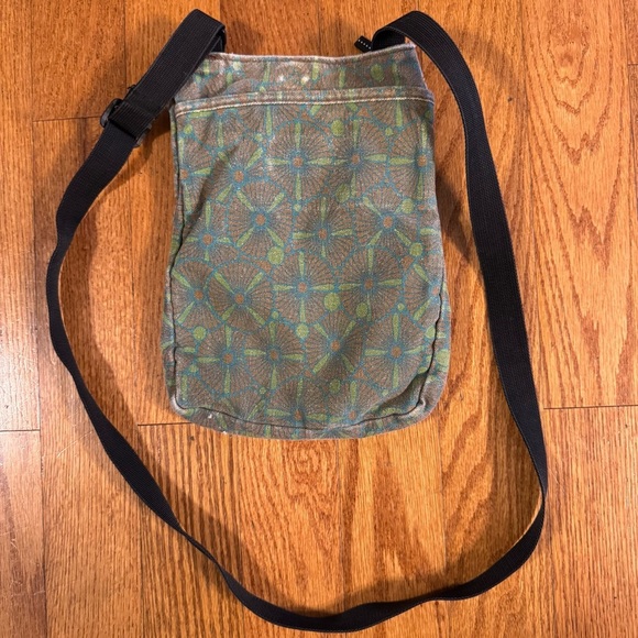 KAVU Small Green and Black Bag - Picture 3 of 5